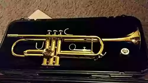 Bach TR300H2 Student Trumpet - Lacquer